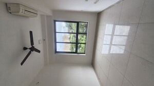Room in 3 BHK Apartment at Shapoorji Pallonji Vicinia, Powai – for Rent