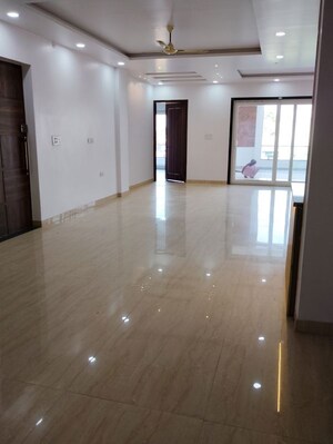 Room in 3 BHK Apartment at Silver Height, Mahanagar – for Rent