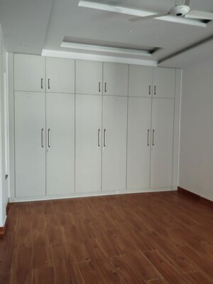 Room in 3 BHK Apartment at Silver Height, Mahanagar – for Rent