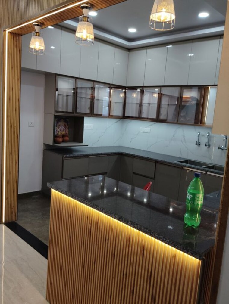 Kitchen, silver-height 3 Bedroom 1600 Sq.Ft. Apartment In Mahanagar Lucknow 10655574