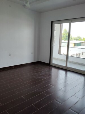 Room in 3 BHK Apartment at Silver Height, Mahanagar – for Rent