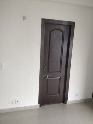Room in 2 BHK Apartment at Amrapali Zodiac, Sector 120 – for Rent