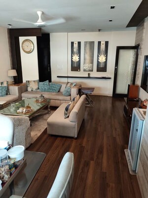 2 BHK Apartment For Sale in Colaba