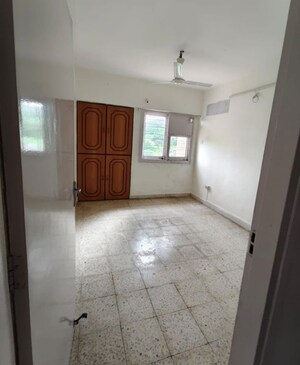 Room in 2 BHK Apartment at Crystal Garden Estate CHS, Manpada – for Rent