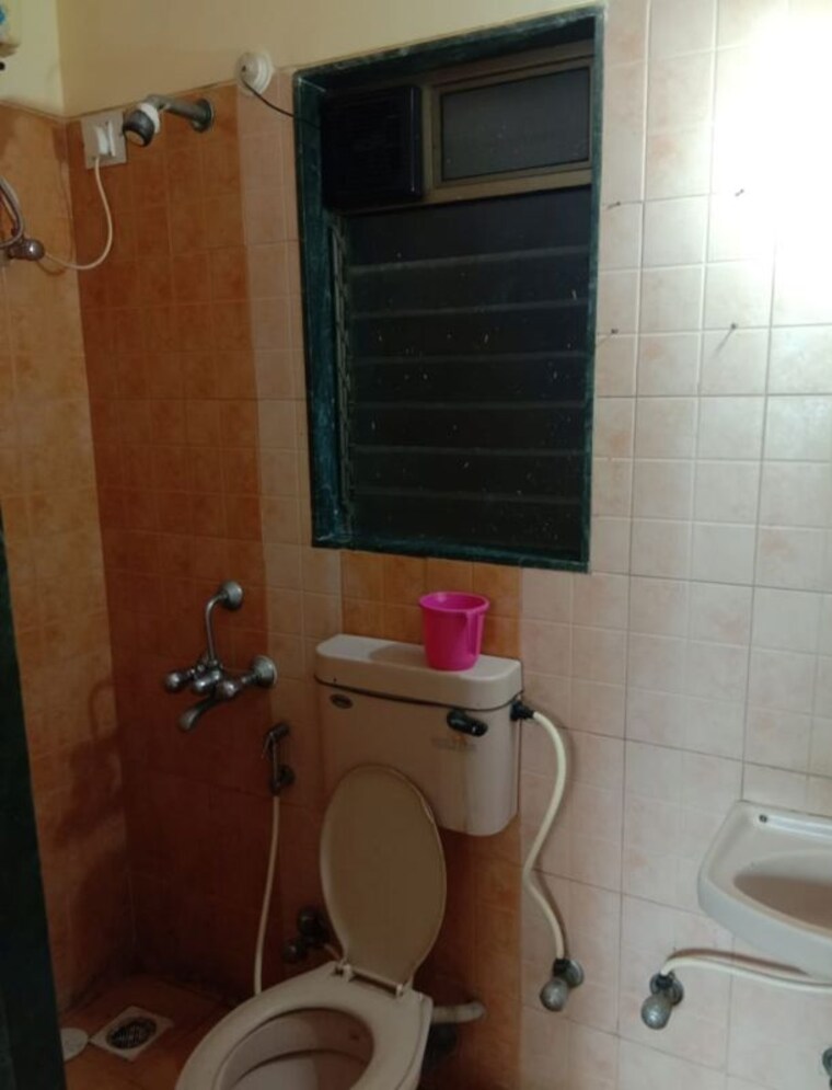 Bathroom, sheth-vasant-galaxy 1 Bedroom 585 Sq.Ft. Apartment In Goregaon West Mumbai 10655698