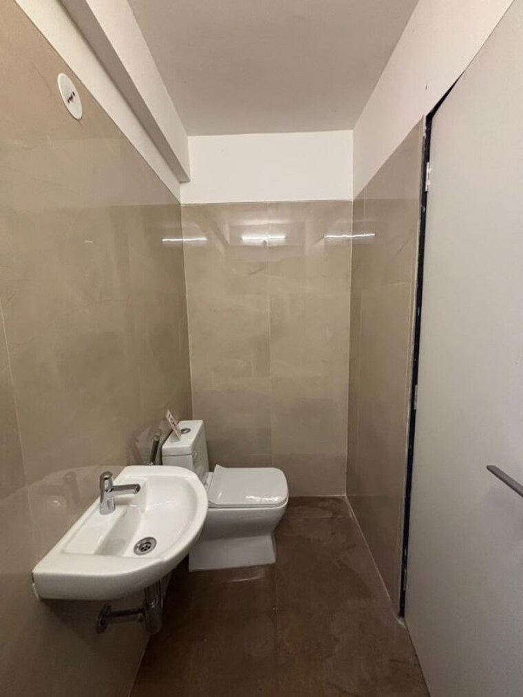 Bathroom, shreem-shree-krishna 3 Bedroom 1140 Sq.Ft. Apartment In Powai Mumbai 10655695