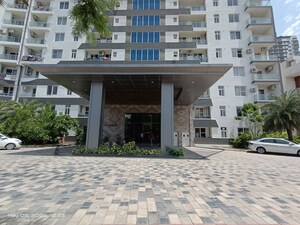 Shop – Exterior View View at DLF Central Square, North Mullanpur - for Rent