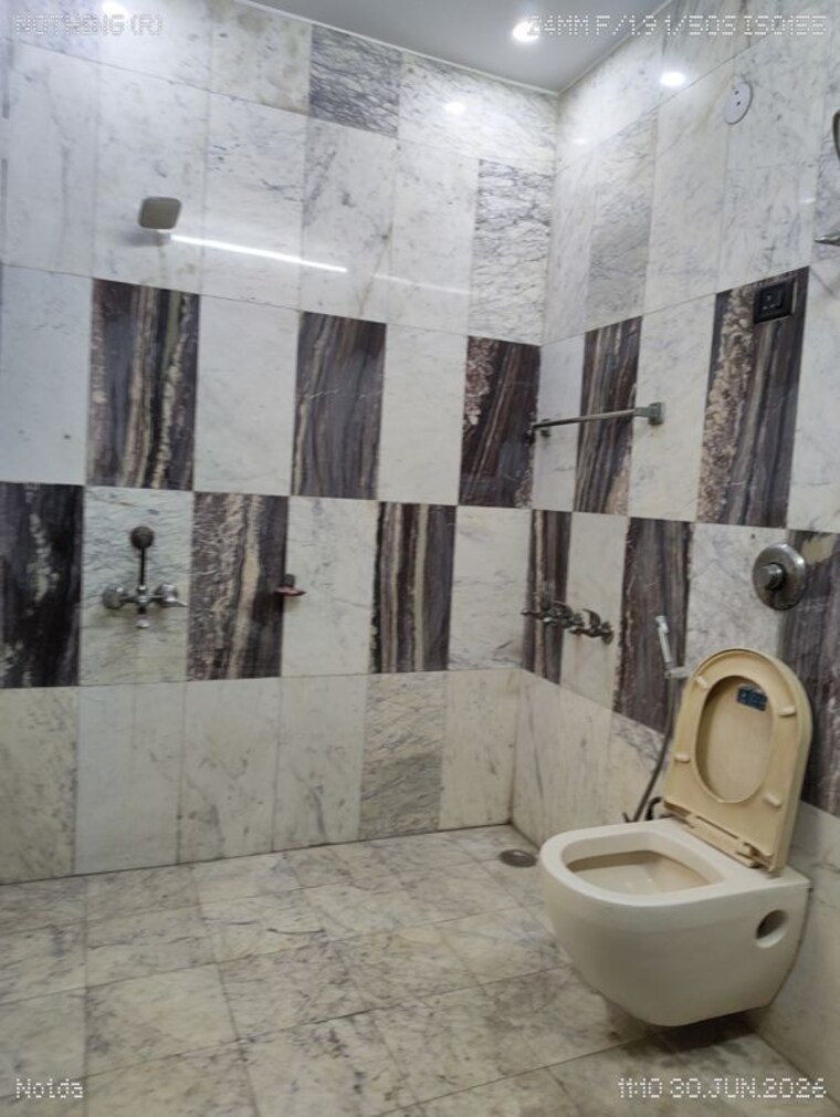 Bathroom, sector 46 3 Bedroom 1800 Sq.Ft. Builder Floor In Sector 46 Noida 10655720