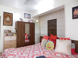 Bedroom in 4 BHK Apartment at Matunga West – for Sale
