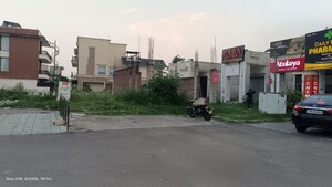  Shop – Exterior View View at DLF Central Square, North Mullanpur - for Rent