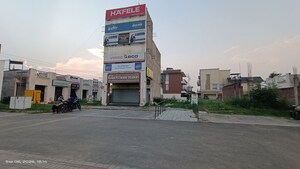  Shop For Rent in DLF Central Square, North Mullanpur