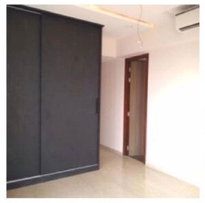 Room in 3 BHK Apartment at Lodha Parkside, Worli – for Rent