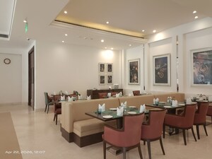Team Area in 3.5 BHK Apartment at DLF Central Square, North Mullanpur – for Rent