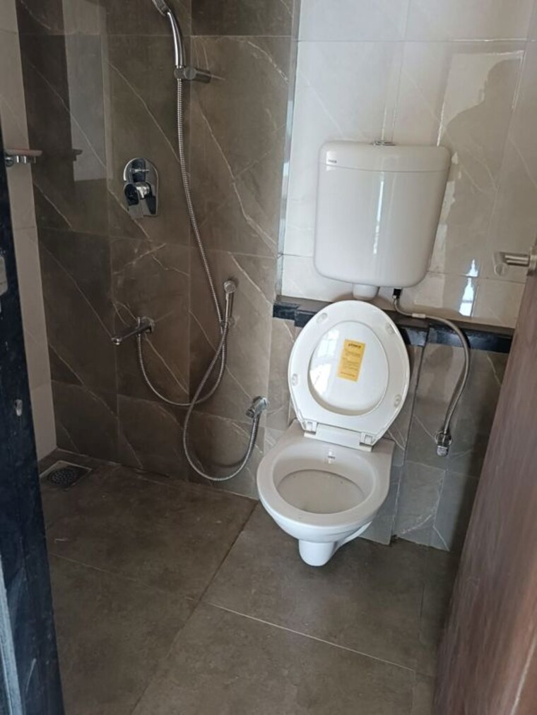 Bathroom, bhatta-chawl 2 Bedroom 650 Sq.Ft. Apartment In Worli Mumbai 10655866