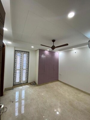 Room in 3 BHK Builder Floor at Safdarjung Enclave – for Rent