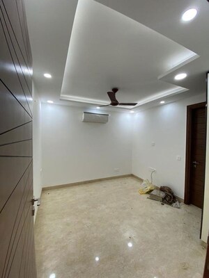 Room in 3 BHK Builder Floor at Safdarjung Enclave – for Rent