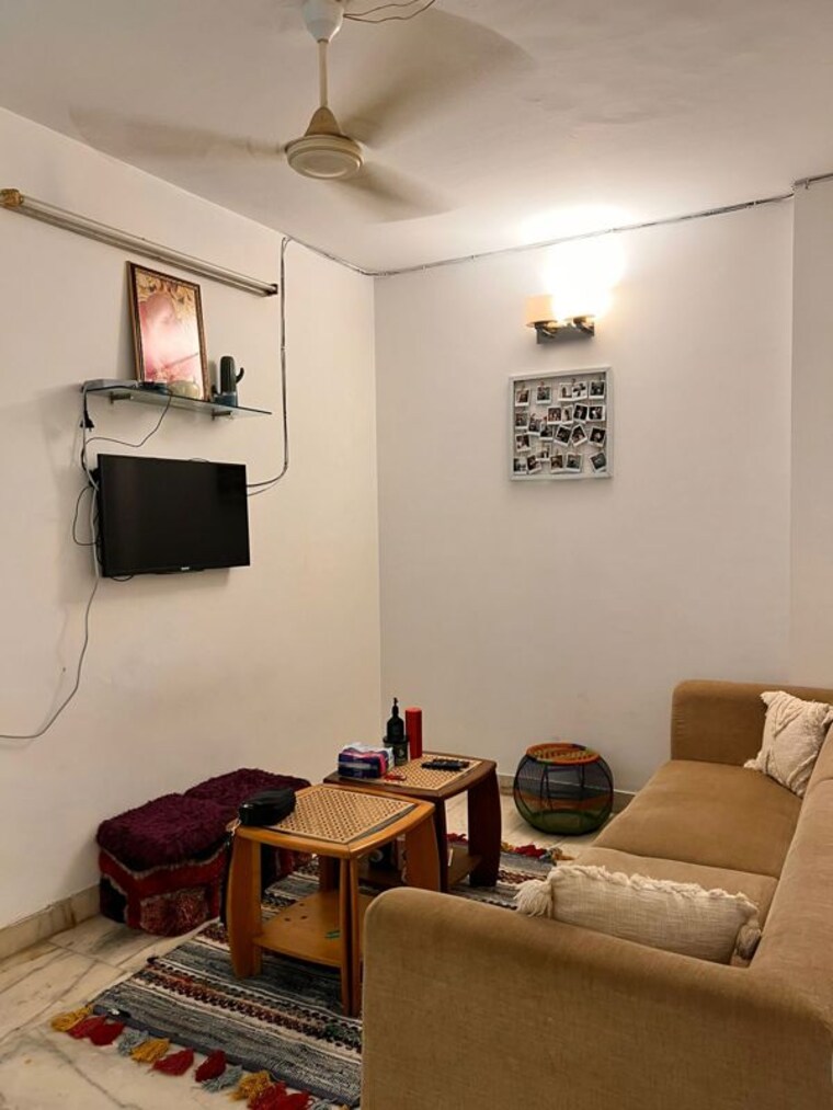 Living Room, lajpat nagar i 2 Bedroom 900 Sq.Ft. Builder Floor In Lajpat Nagar I Delhi 10655911