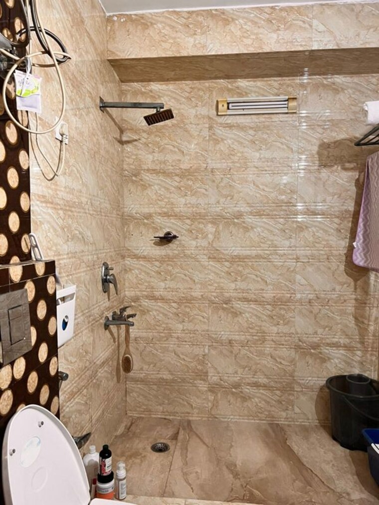 Bathroom, lajpat nagar i 2 Bedroom 900 Sq.Ft. Builder Floor In Lajpat Nagar I Delhi 10655911