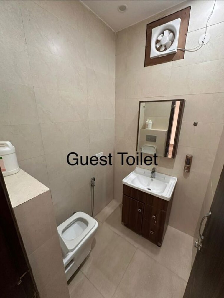 Bathroom, ansal-palam-triangle 3 Bedroom 1800 Sq.Ft. Builder Floor In Palam Vihar Extension Gurgaon 10655926