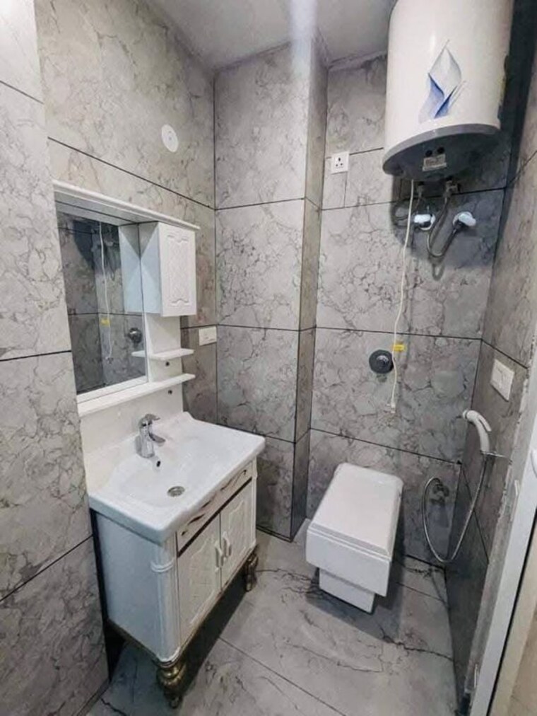 Bathroom, sector 56 1 Bedroom 700 Sq.Ft. Builder Floor In Sector 56 Gurgaon 10655939