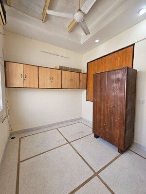 Room in 3 BHK Builder Floor at Ansal Palam Triangle, Palam Vihar Extension – for Rent