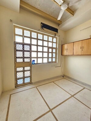 Room in 3 BHK Builder Floor at Ansal Palam Triangle, Palam Vihar Extension – for Rent