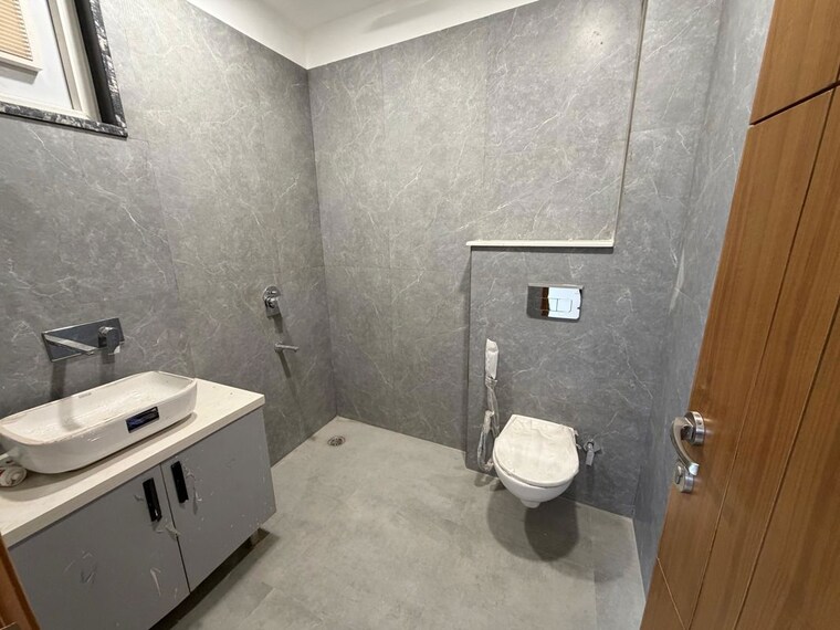 Bathroom, ansal-plaza-sector-23 4 Bedroom 4000 Sq.Ft. Builder Floor In Sector 23 Gurgaon 10655968