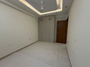 Room in 4 BHK Builder Floor at Ansal Plaza Sector-23, Sector 23 – for Rent