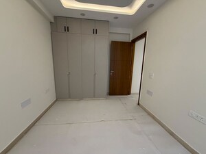Building Lobby in 4 BHK Builder Floor at Ansal Plaza Sector-23, Sector 23 – for Rent