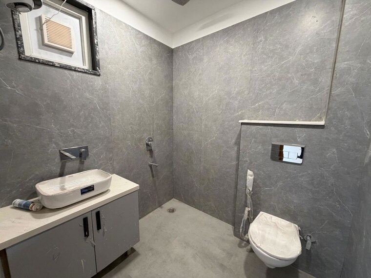 Bathroom, ansal-plaza-sector-23 4 Bedroom 4000 Sq.Ft. Builder Floor In Sector 23 Gurgaon 10655968