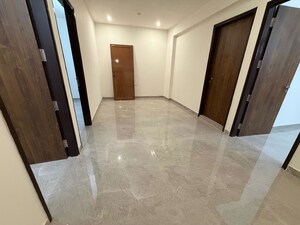 Building Lobby in 4 BHK Builder Floor at Ansal Plaza Sector-23, Sector 23 – for Rent