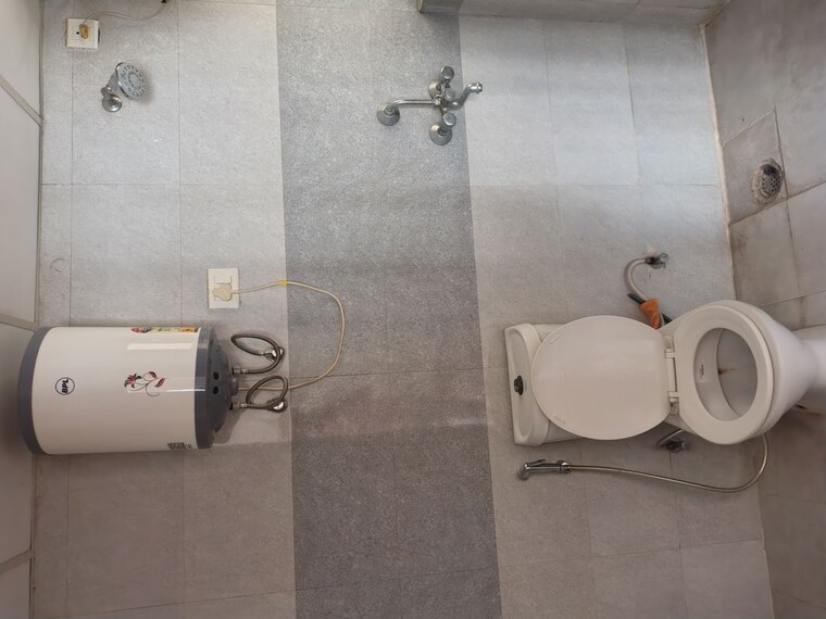 Bathroom, amrapali-leisure-park 3.5 Bedroom 1730 Sq.Ft. Apartment In Amrapali Leisure Valley Greater Noida 10655963