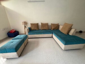 Living Room in 2 BHK Apartment at Arun Vihar Sector 37, Sector 37 – for Rent