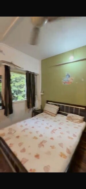 Bedroom in 2 BHK Apartment at Chanchal Kalyan Complex, Yari Road – for Rent
