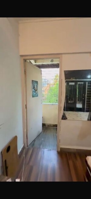 Room in 2 BHK Apartment at Chanchal Kalyan Complex, Yari Road – for Rent