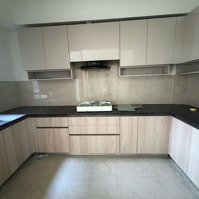 Kitchen, smart-world-orchard 3.5 Bedroom 1705 Sq.Ft. Apartment In Sector 61 Gurgaon 10656083