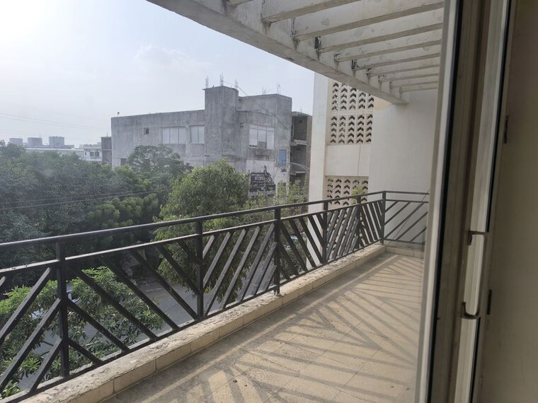 Balcony, puri-vip-floors 3 Bedroom 300 Sq.Yd. Apartment In Sector 81 Faridabad 10656088