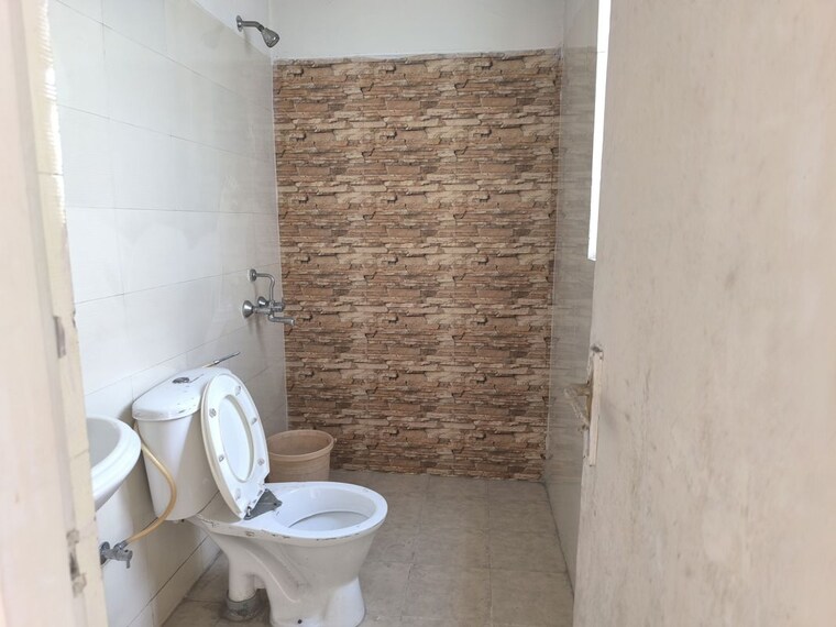 Bathroom, puri-vip-floors 3 Bedroom 300 Sq.Yd. Apartment In Sector 81 Faridabad 10656088