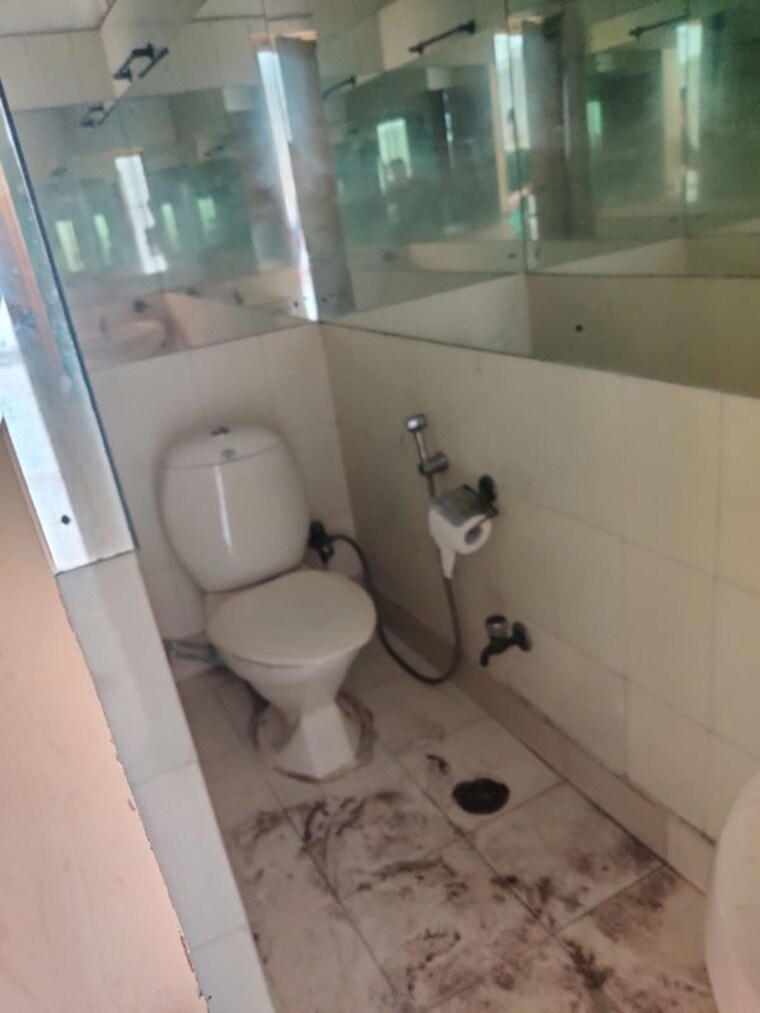 Bathroom, yusuf sarai Commercial Office Space 3200 Sq.Ft. In Yusuf Sarai Delhi 10656044