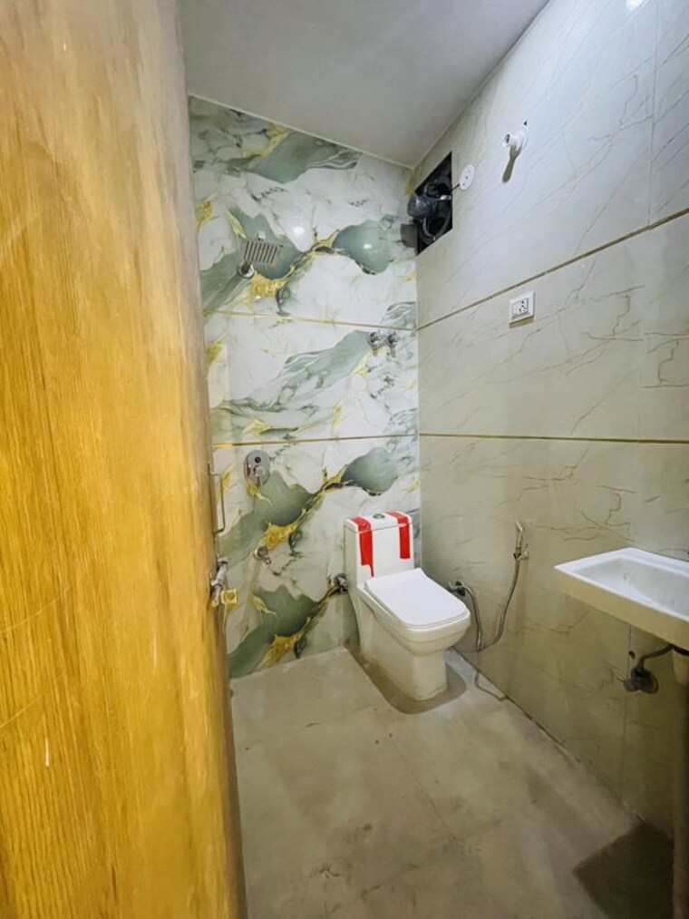 Bathroom, sarfabad village 2 Bedroom 965 Sq.Ft. Builder Floor In Sarfabad Village Noida 10656093