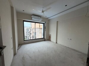 Room in 3 BHK Apartment at Bandra West – for Sale