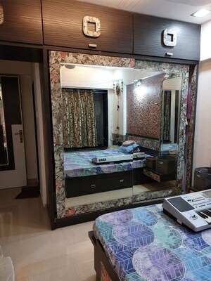 Bedroom in 2 BHK Apartment at Shah Arcade II, Malad East – for Rent