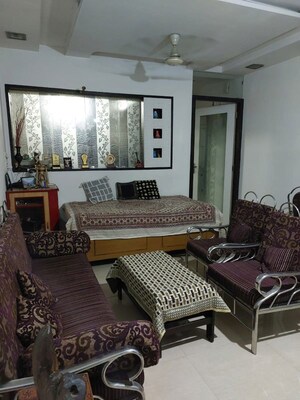 2 BHK Apartment For Rent in Shah Arcade II, Malad East