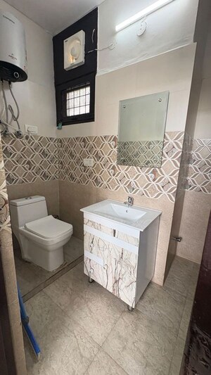 Team Area in 4 BHK Builder Floor at Sector 57 – for Rent