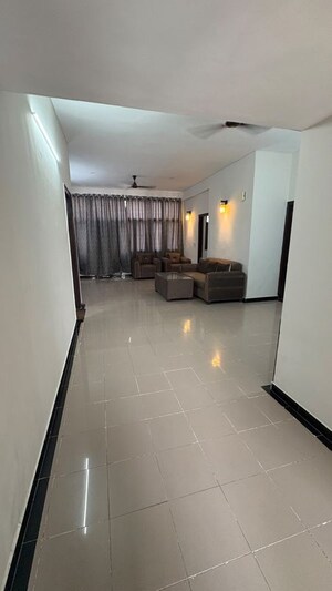Building Lobby in 4 BHK Builder Floor at Sector 57 – for Rent