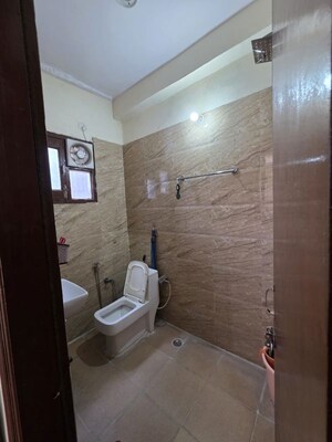 Bathroom in 1 BHK Builder Floor at Sector 47 – for Rent