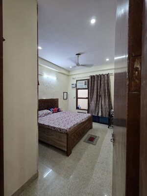 Bathroom in 1 BHK Builder Floor at Sector 47 – for Rent