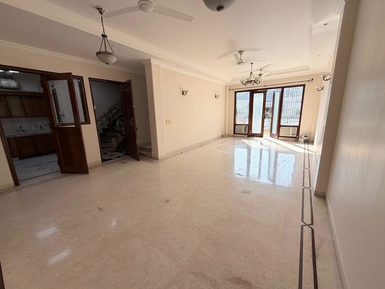 Room, defence colony 3 Bedroom 1953 Sq.Ft. Builder Floor In Defence Colony Delhi 10656149