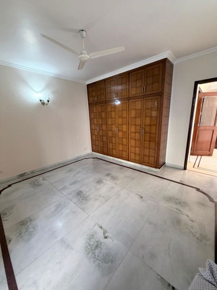 Room, defence colony 3 Bedroom 1953 Sq.Ft. Builder Floor In Defence Colony Delhi 10656149