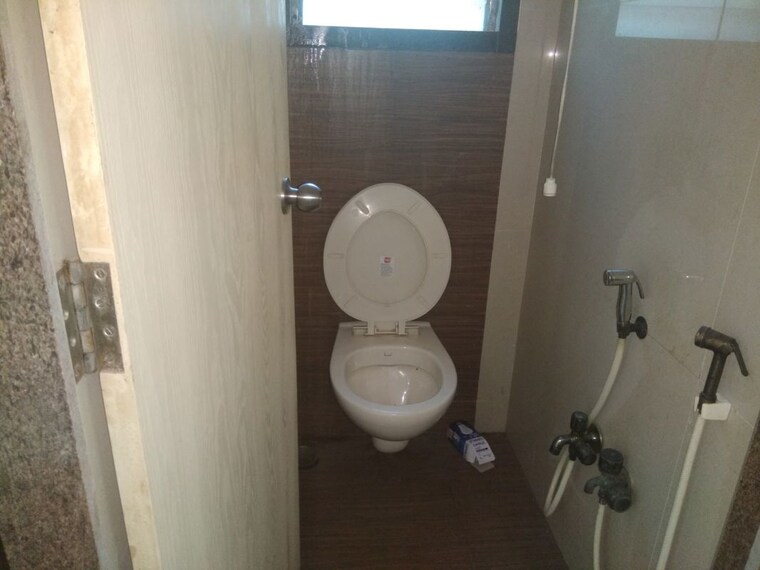 Bathroom, ashish-chs-andheri 2 Bedroom 585 Sq.Ft. Apartment In Andheri West Mumbai 10655481